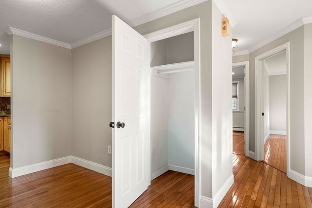 305 Pine St 8, Lowell, MA 01851