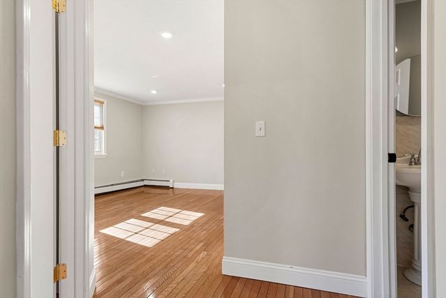 305 Pine St 8, Lowell, MA 01851