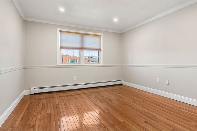 305 Pine St 8, Lowell, MA 01851