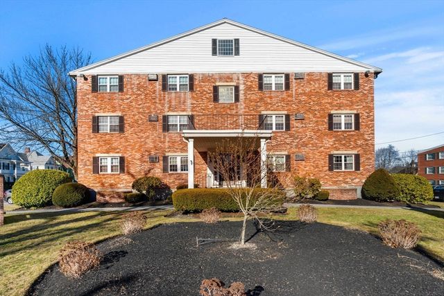 305 Pine St 8, Lowell, MA 01851