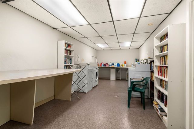 305 Pine St 8, Lowell, MA 01851