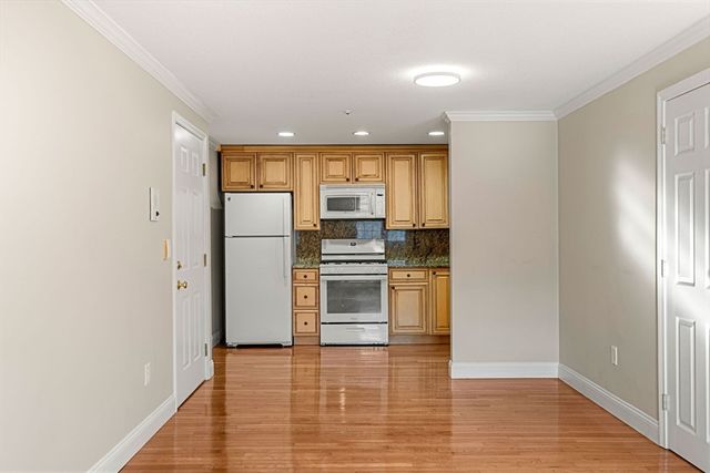 305 Pine St 8, Lowell, MA 01851