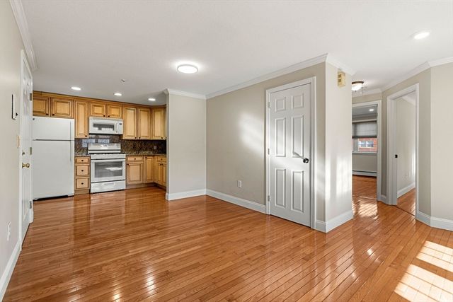 305 Pine St 8, Lowell, MA 01851