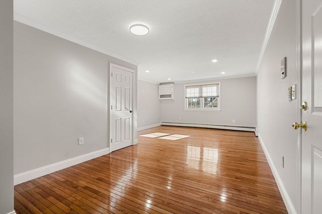 305 Pine St 8, Lowell, MA 01851