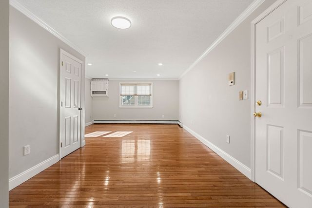 305 Pine St 8, Lowell, MA 01851