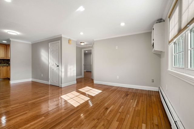 305 Pine St 8, Lowell, MA 01851