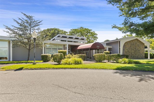 39 Sussex Drive B, Yorktown Heights, NY 10598