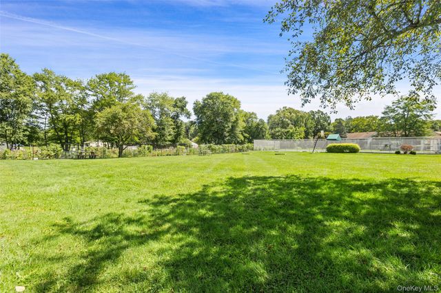 39 Sussex Drive B, Yorktown Heights, NY 10598