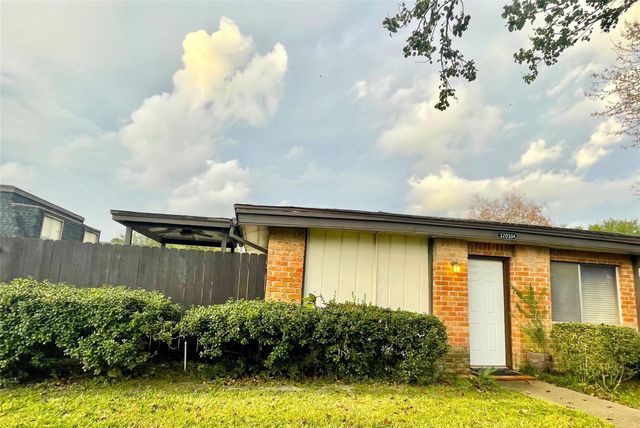 12010 Mighty Oak Drive A, Houston, TX 77066