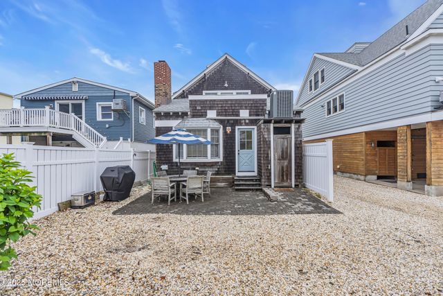 196 3rd Avenue, Manasquan, NJ 08736