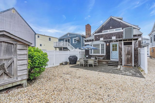 196 3rd Avenue, Manasquan, NJ 08736