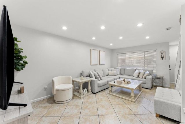 317 S Mollison 3, El Cajon, CA 92020