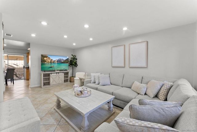 317 S Mollison 3, El Cajon, CA 92020
