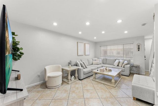 317 S Mollison 3, El Cajon, CA 92020