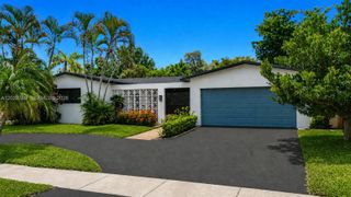 10460 NW 4th Street, Plantation, FL 33324