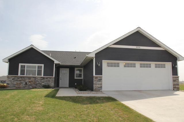 994 City Heights Dr, Willmar, MN 56201