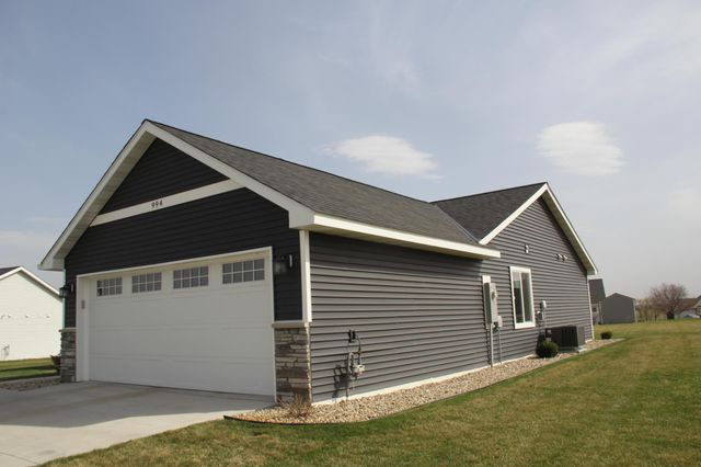 994 City Heights Dr, Willmar, MN 56201