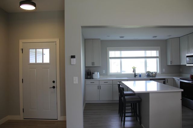 994 City Heights Dr, Willmar, MN 56201