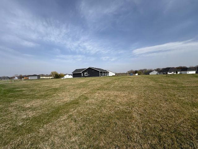 994 City Heights Dr, Willmar, MN 56201