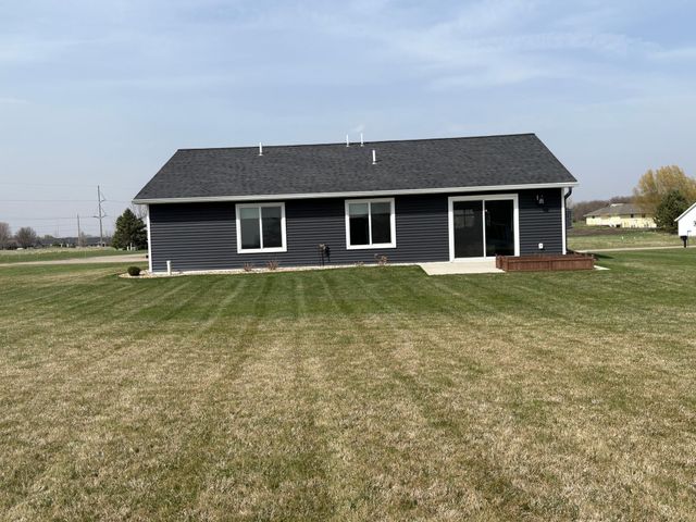 994 City Heights Dr, Willmar, MN 56201