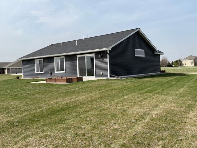 994 City Heights Dr, Willmar, MN 56201