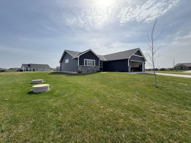 994 City Heights Dr, Willmar, MN 56201