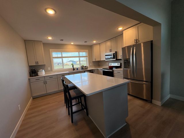 994 City Heights Dr, Willmar, MN 56201