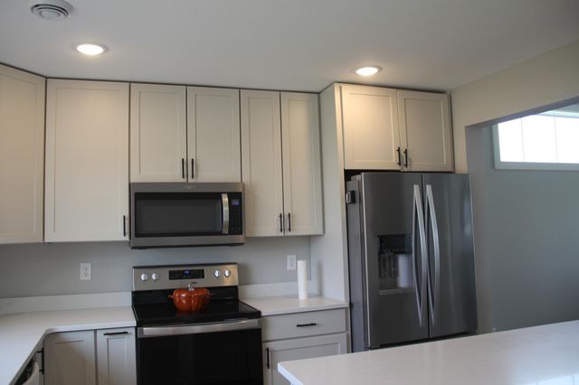 994 City Heights Dr, Willmar, MN 56201
