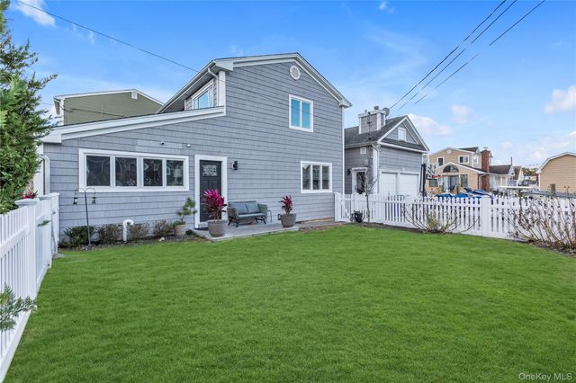 803 S 7th Street, Lindenhurst, NY 11757