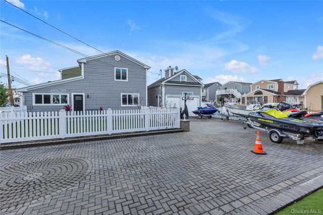 803 S 7th Street, Lindenhurst, NY 11757