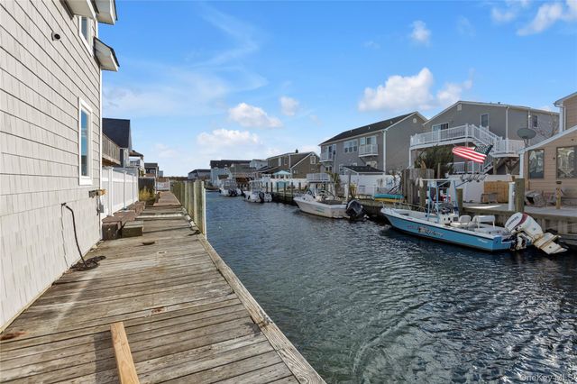 803 S 7th Street, Lindenhurst, NY 11757