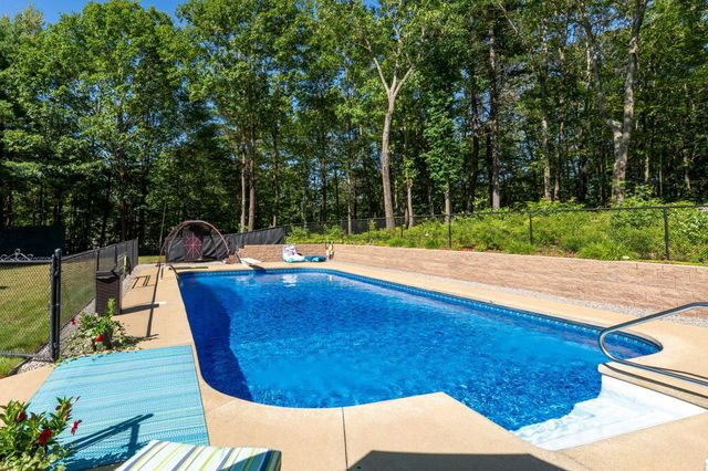27 Evelyn Street, Hooksett, NH 03106