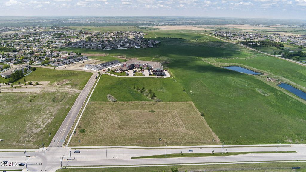 100 E Lasalle Drive, Bismarck, ND 58503 photo 6