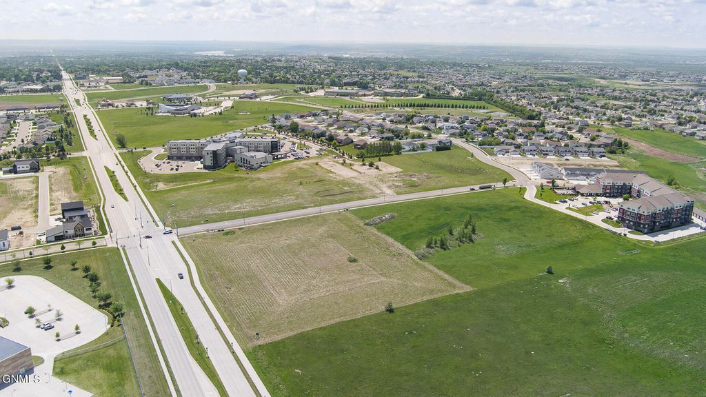 100 E Lasalle Drive, Bismarck, ND 58503 photo 7