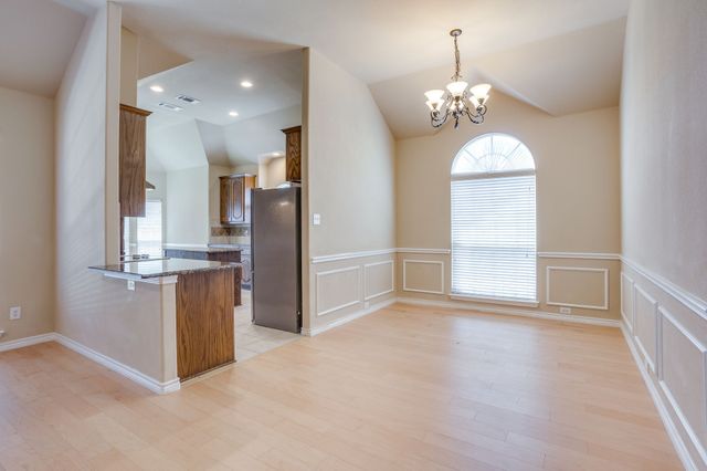 2912 Crystal Way, Grand Prairie, TX 75052