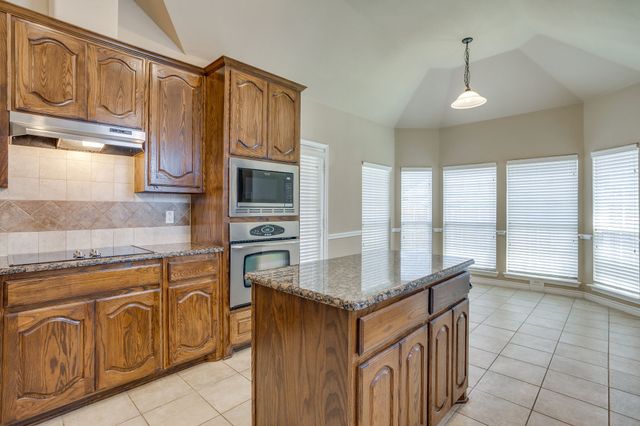 2912 Crystal Way, Grand Prairie, TX 75052