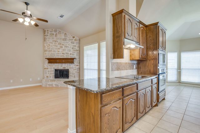 2912 Crystal Way, Grand Prairie, TX 75052