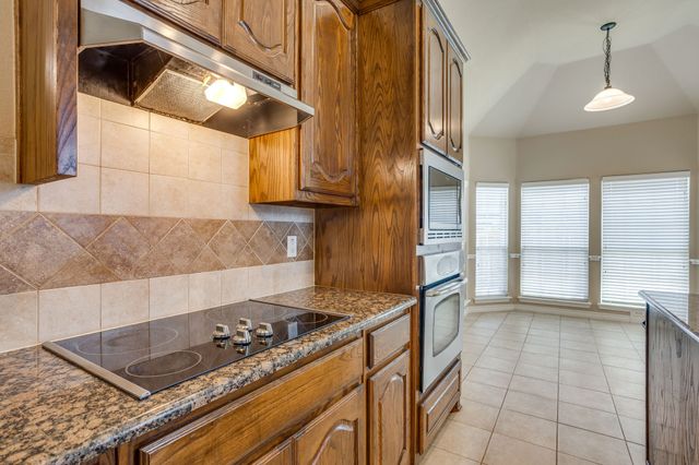 2912 Crystal Way, Grand Prairie, TX 75052