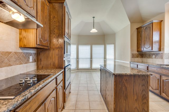 2912 Crystal Way, Grand Prairie, TX 75052