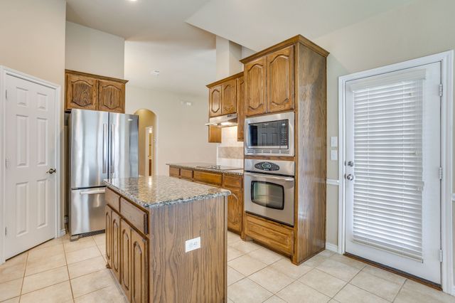 2912 Crystal Way, Grand Prairie, TX 75052