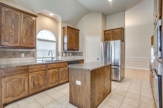 2912 Crystal Way, Grand Prairie, TX 75052
