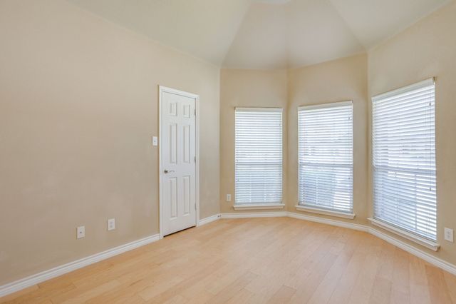 2912 Crystal Way, Grand Prairie, TX 75052