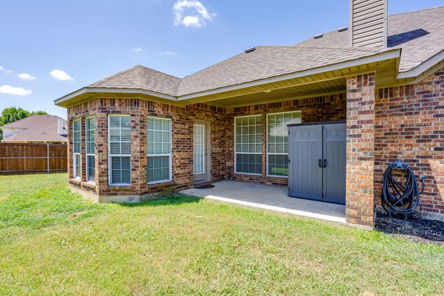 2912 Crystal Way, Grand Prairie, TX 75052