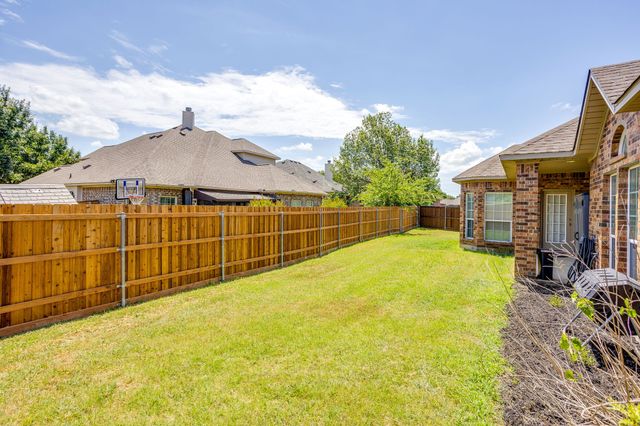 2912 Crystal Way, Grand Prairie, TX 75052