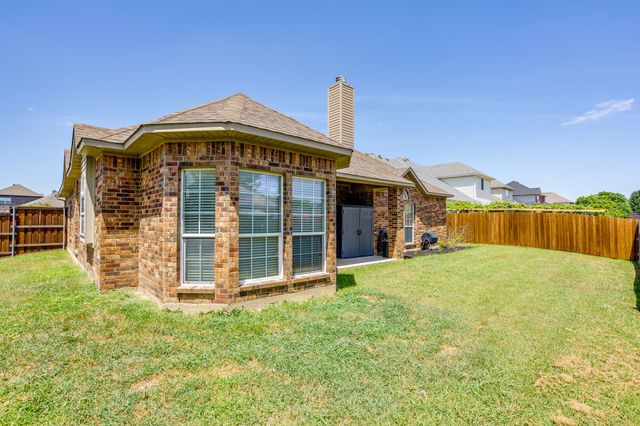 2912 Crystal Way, Grand Prairie, TX 75052
