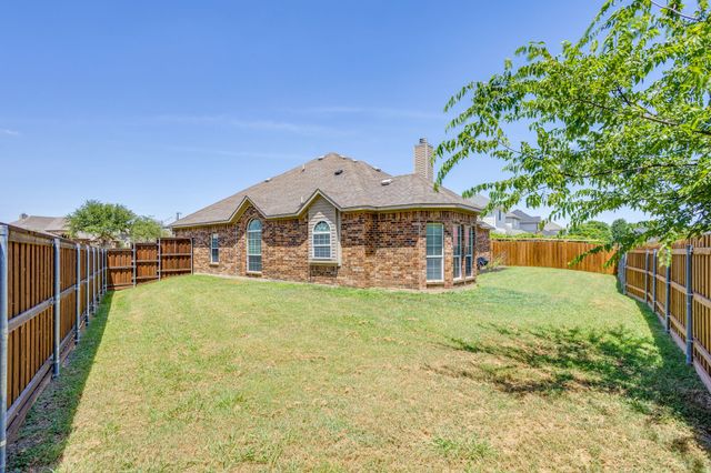2912 Crystal Way, Grand Prairie, TX 75052