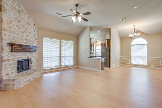 2912 Crystal Way, Grand Prairie, TX 75052