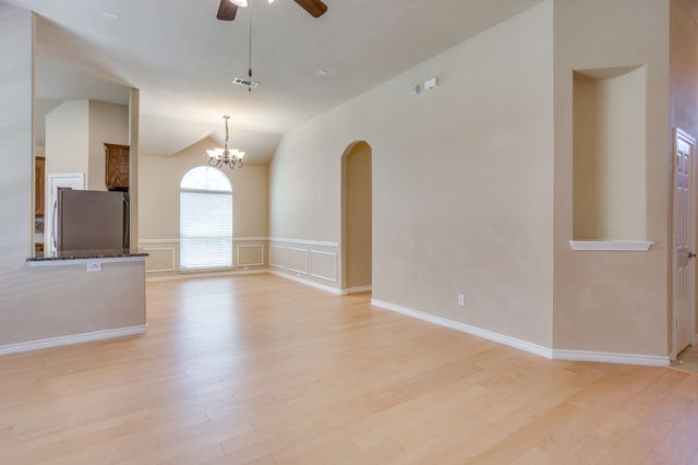 2912 Crystal Way, Grand Prairie, TX 75052