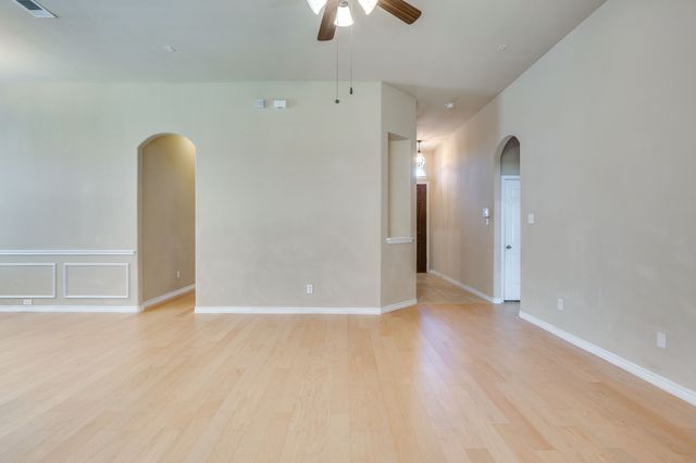 2912 Crystal Way, Grand Prairie, TX 75052