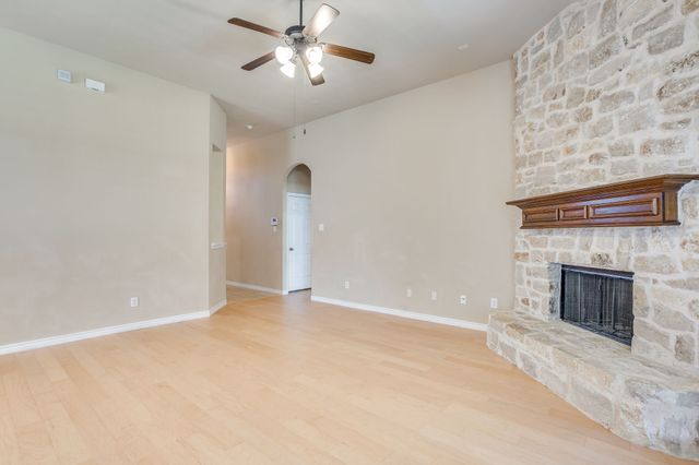 2912 Crystal Way, Grand Prairie, TX 75052